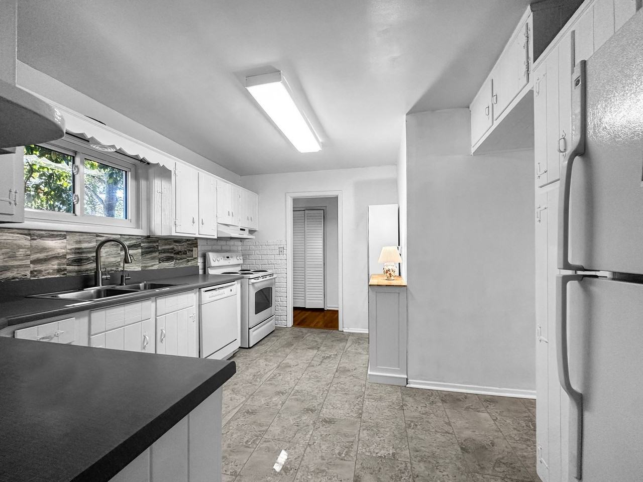 3068 Janice Ct - Photo 3 of 19