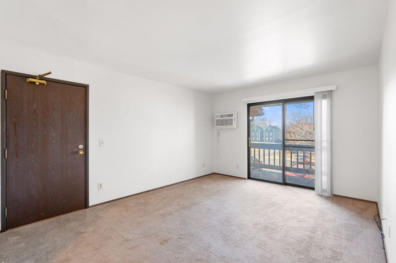 Sharon Meadows Apartments - Photo 6 of 10