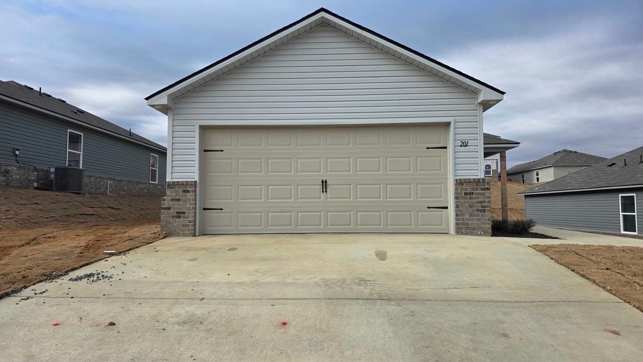 201 Skyline Loop - Photo 2 of 26