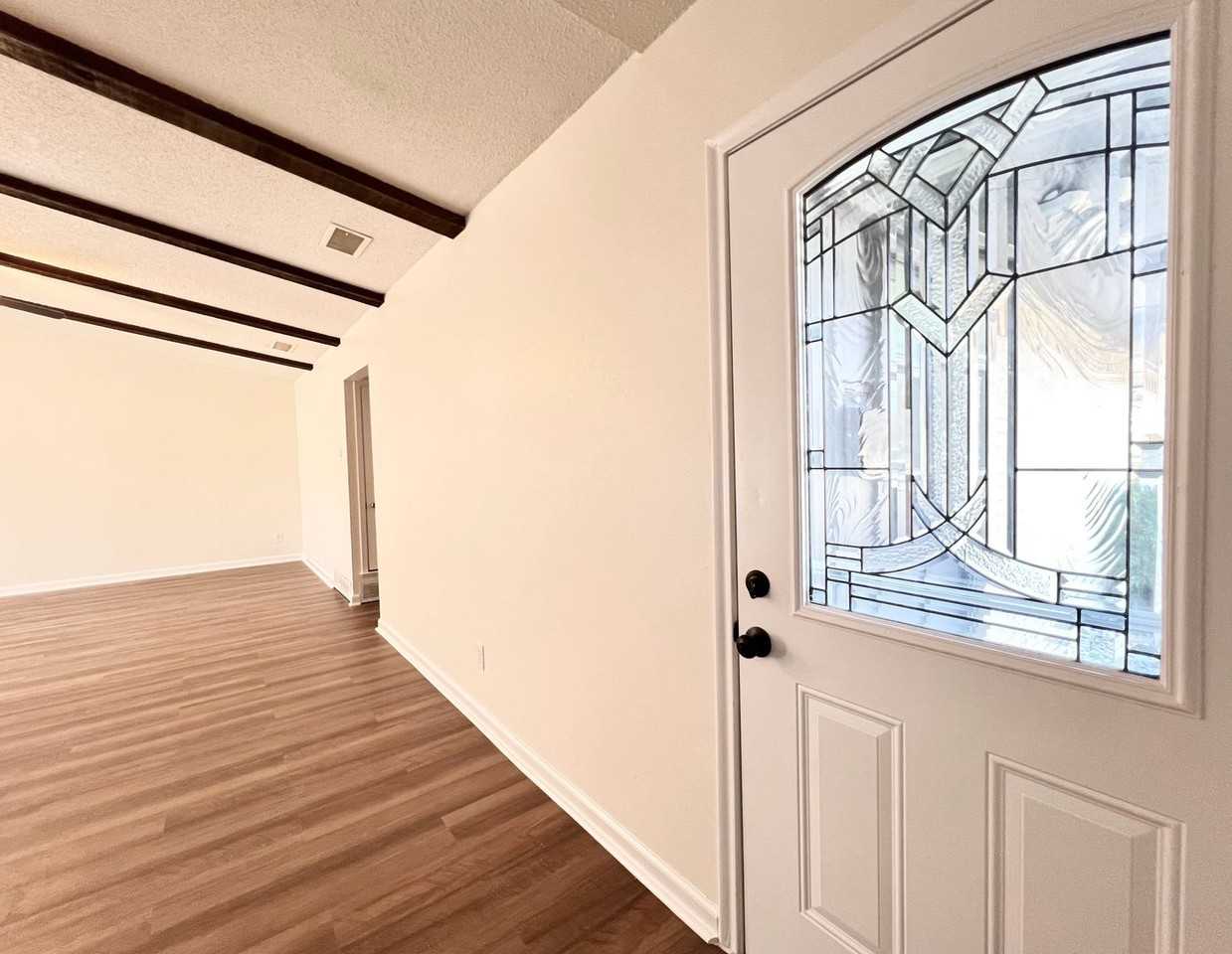 1456 Sherrye Dr - Photo 3 of 38