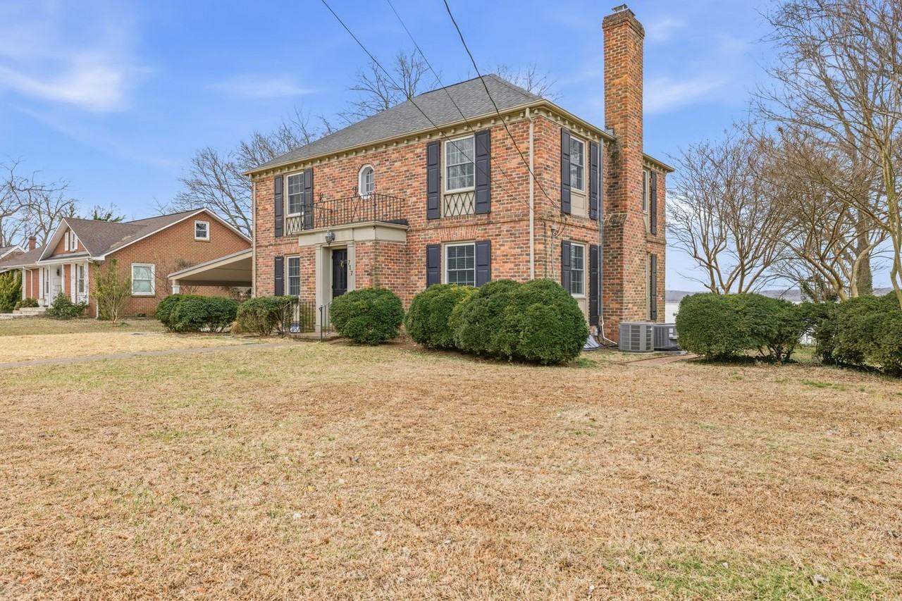 717 Francis St - Photo 2 of 32