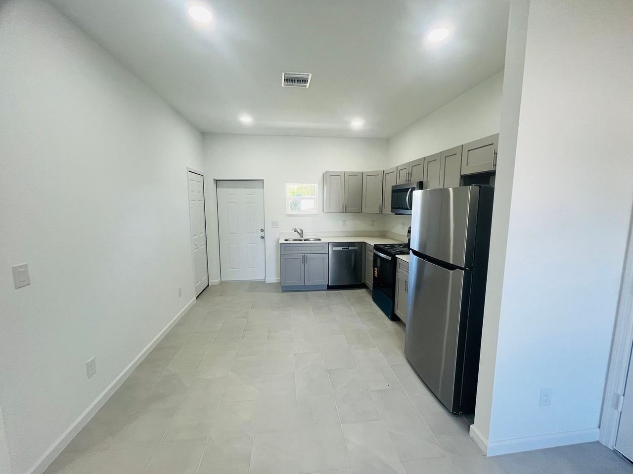 3817 33rd St Sw - Photo 6 of 17