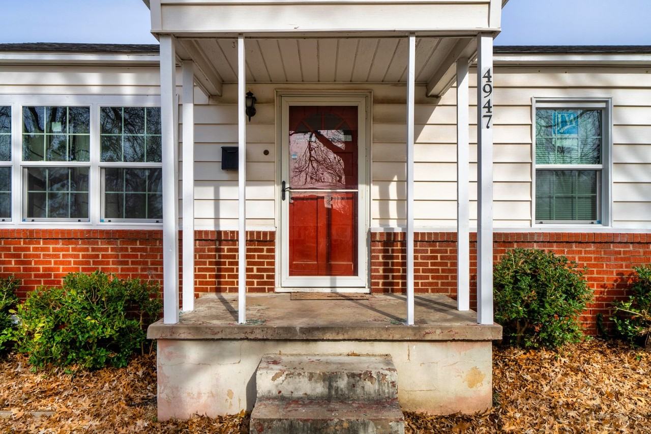 4947 E 23rd St - Photo 3 of 30