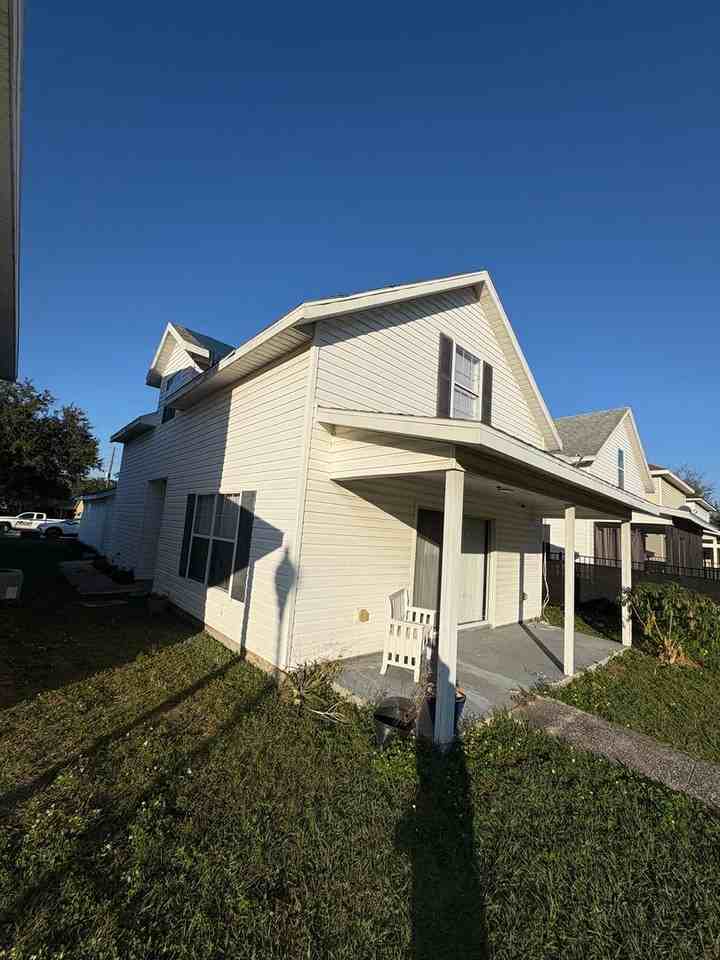 1086 Park Central Cir - Photo 2 of 23