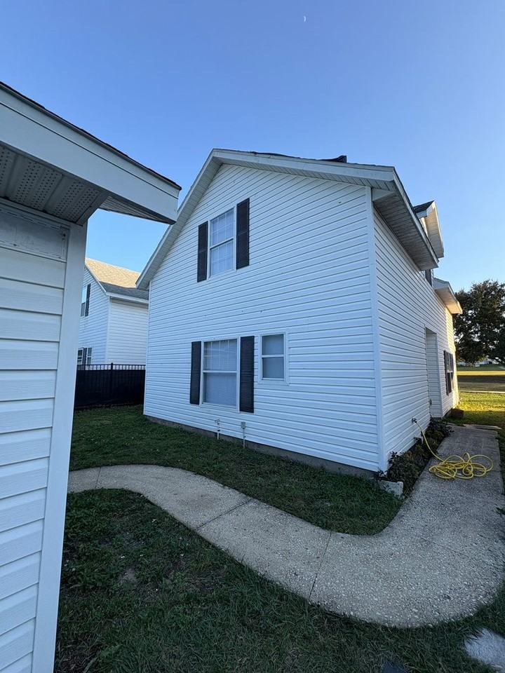 1086 Park Central Cir - Photo 3 of 23