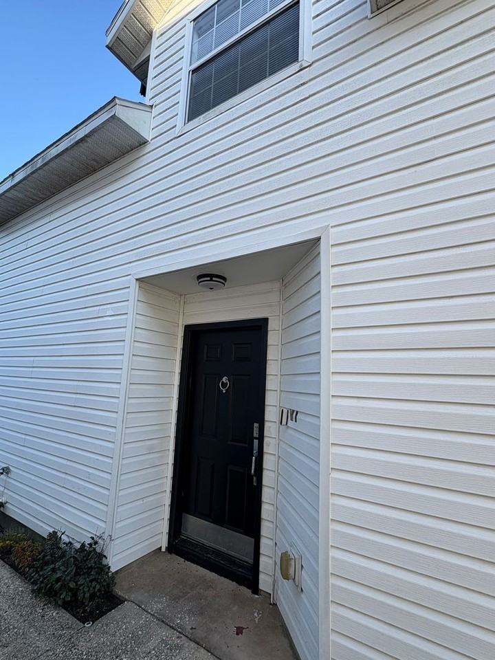 1086 Park Central Cir - Photo 5 of 23