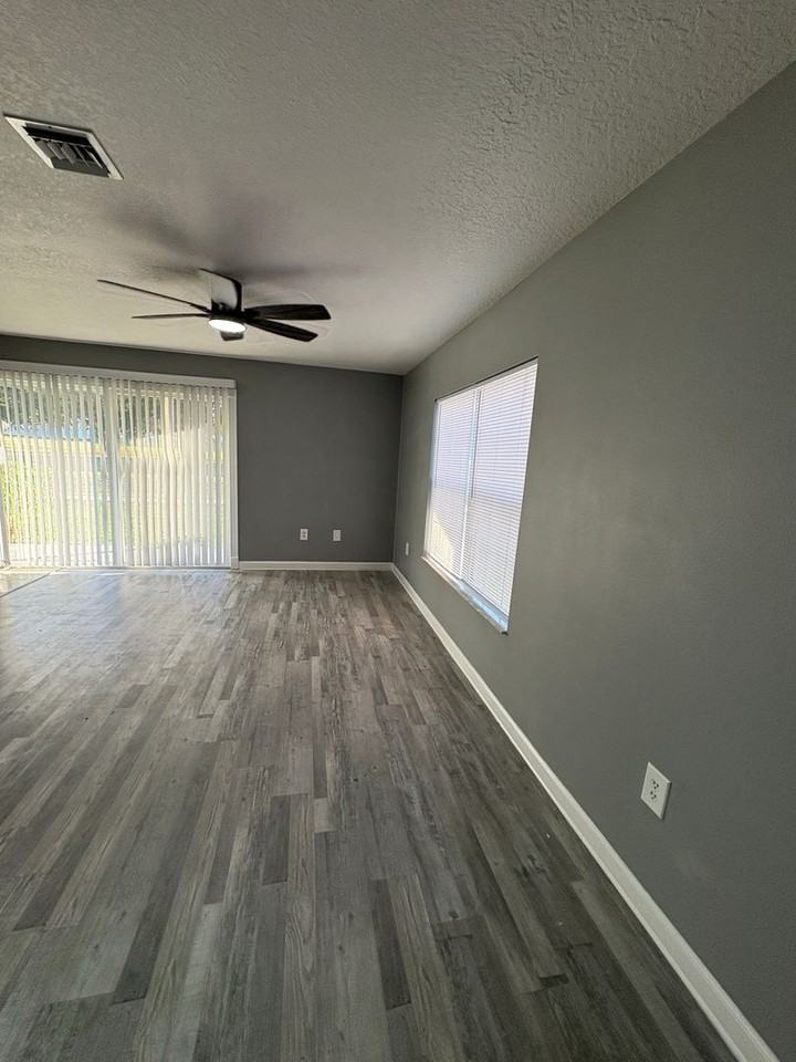 1086 Park Central Cir - Photo 7 of 23