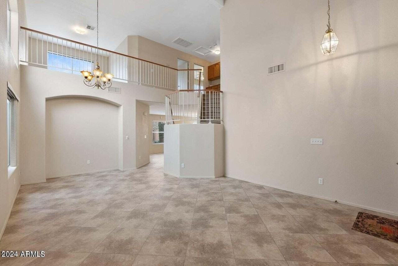 17605 N 2nd Ave - Photo 3 of 11