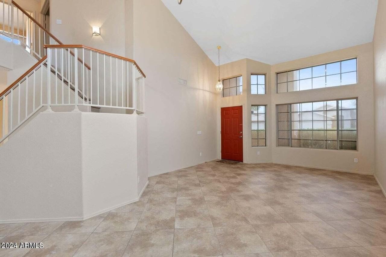 17605 N 2nd Ave - Photo 5 of 11