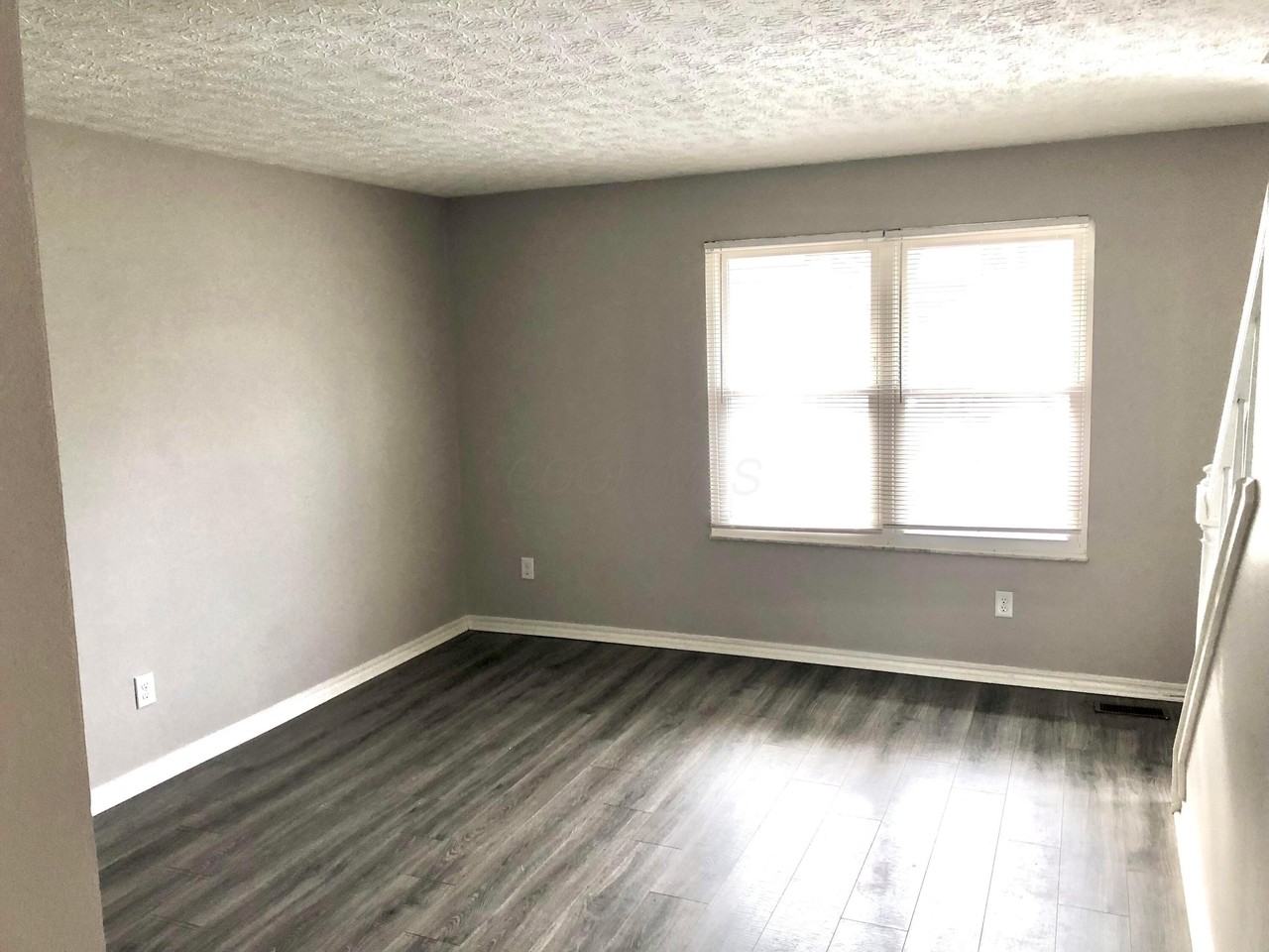 5700 Crossing Ct Unit 4 #4 - Photo 4 of 22