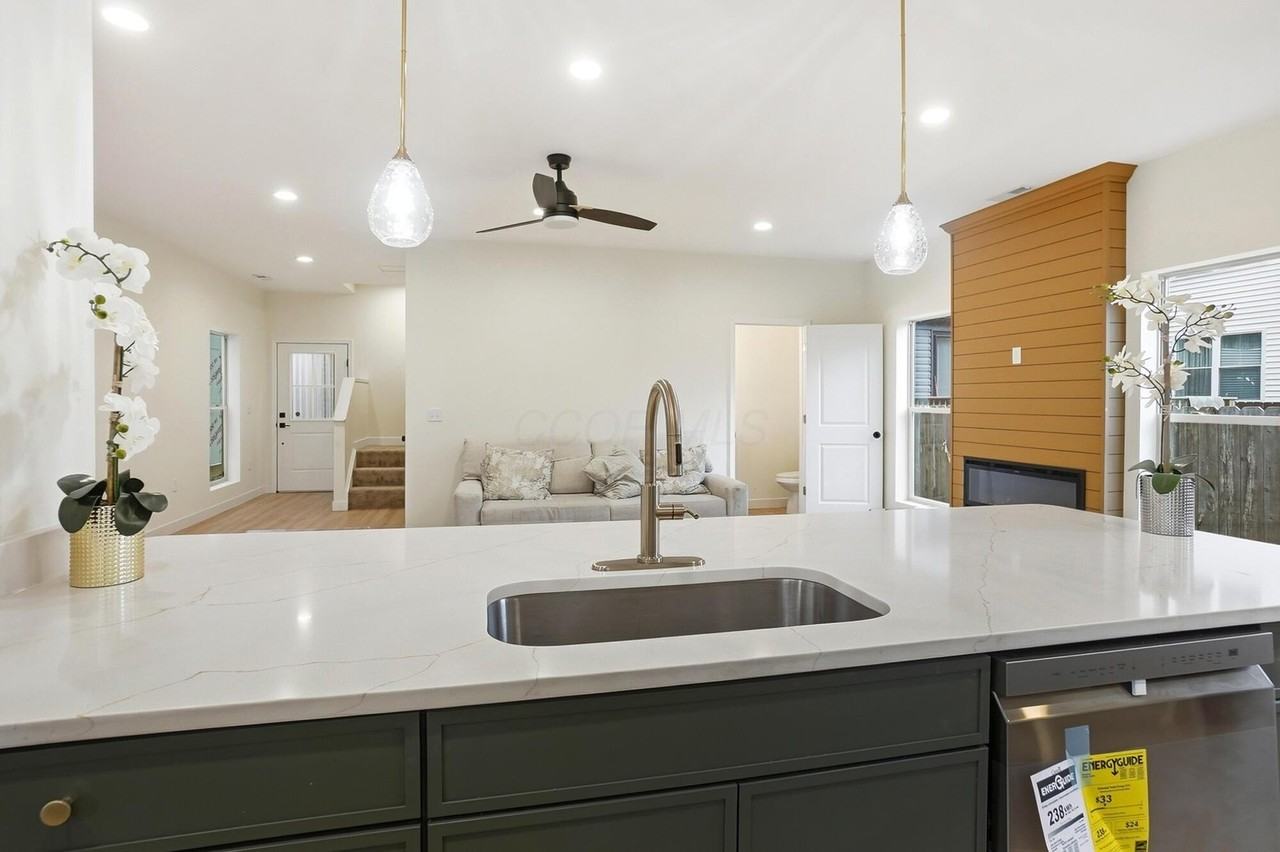 412 Saint Clair Ave Unit 412 #412 - Photo 3 of 22