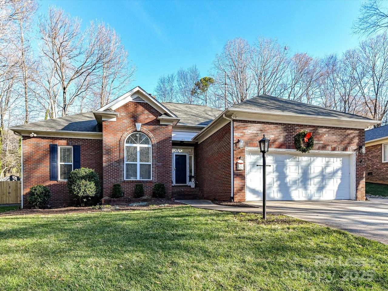 6915 Pleasant Dr - Photo 2 of 42