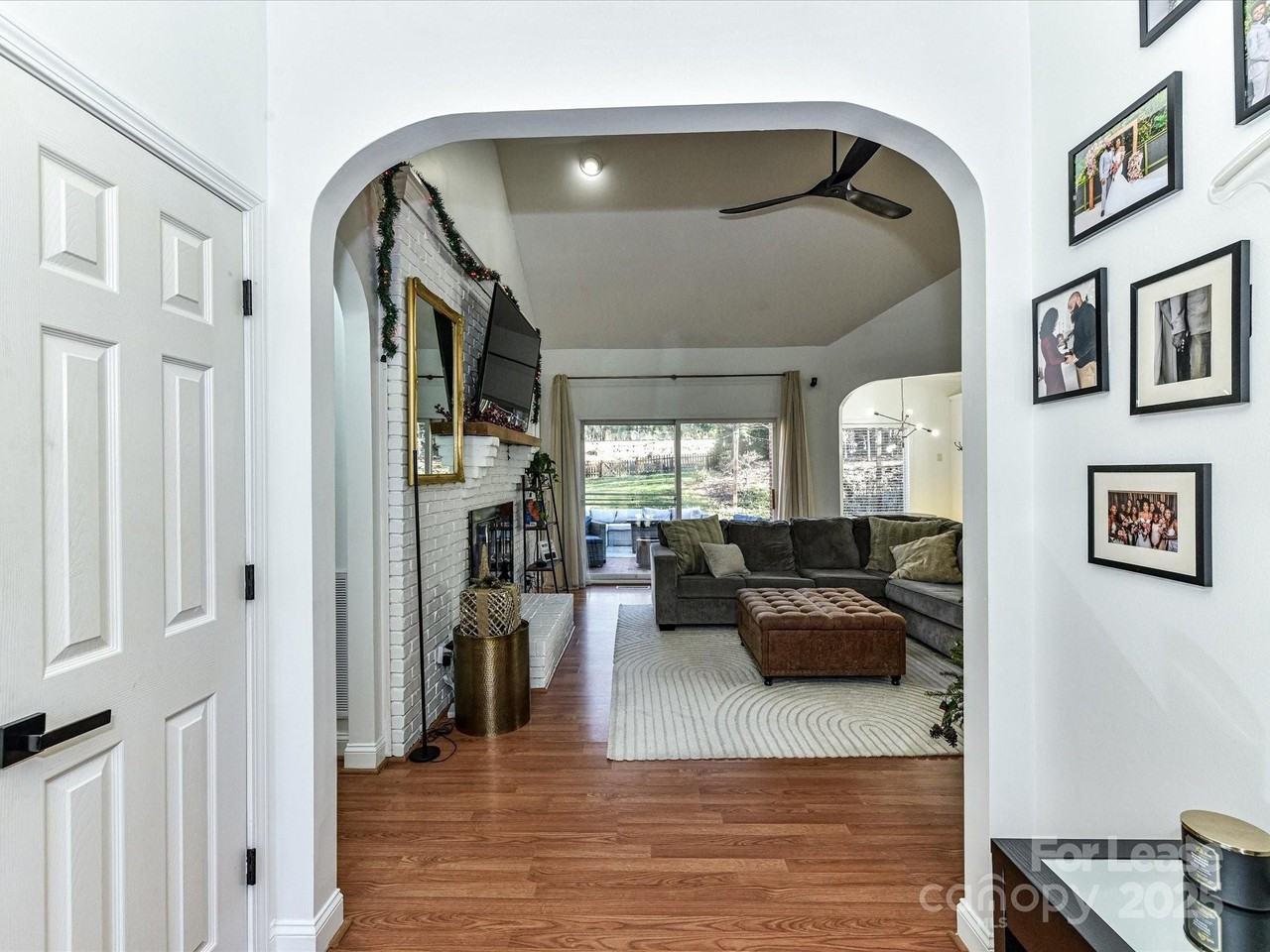 6915 Pleasant Dr - Photo 4 of 42