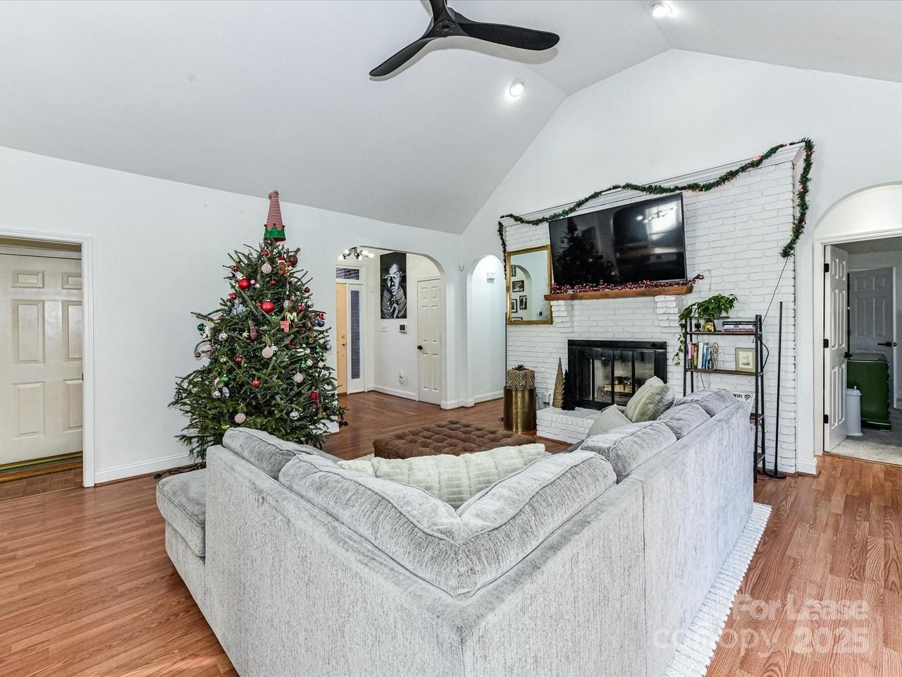 6915 Pleasant Dr - Photo 6 of 42