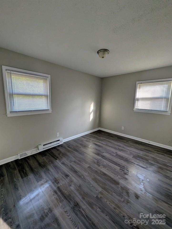 216 Lakeside Ave - Photo 5 of 10