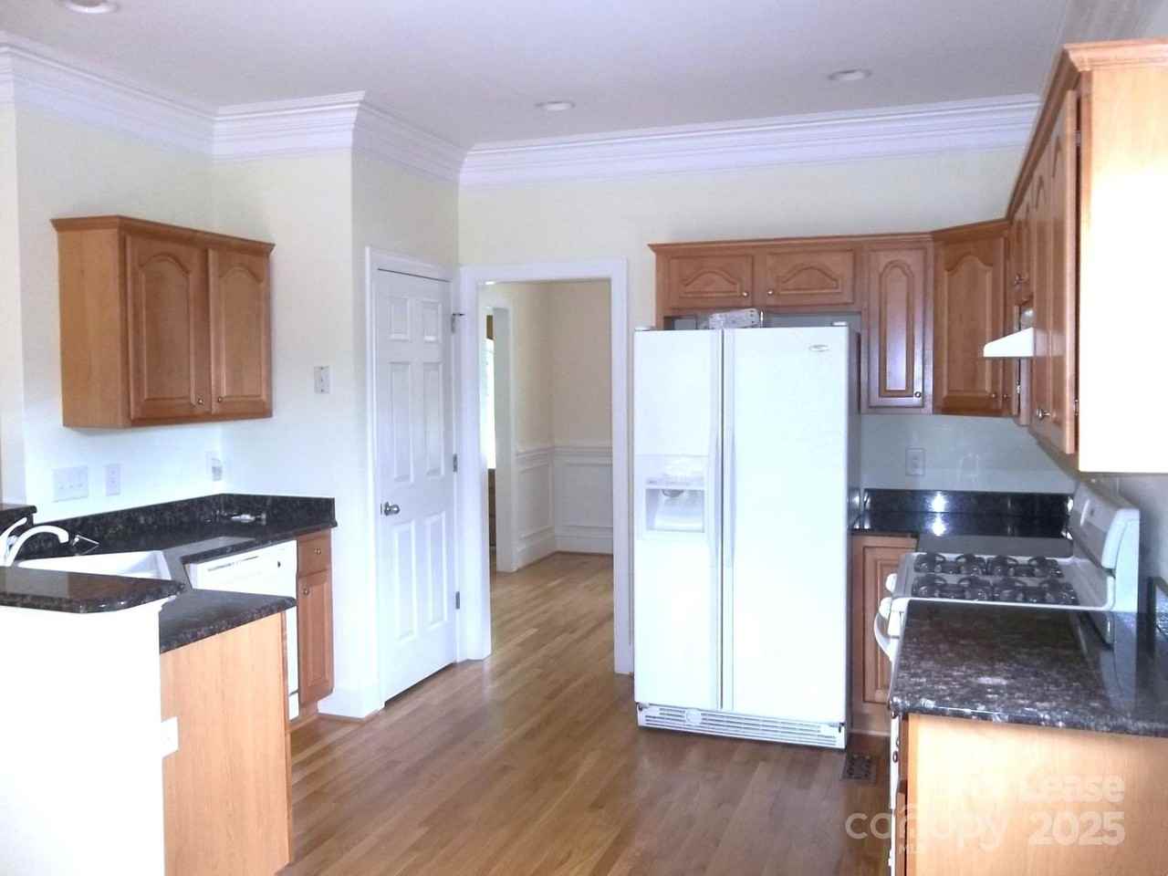 1830 Hall Ave - Photo 2 of 23