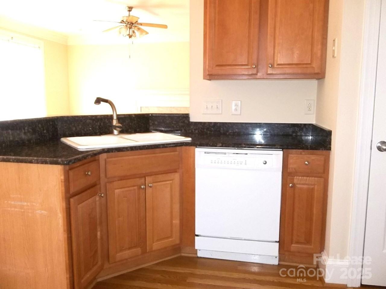 1830 Hall Ave - Photo 4 of 23