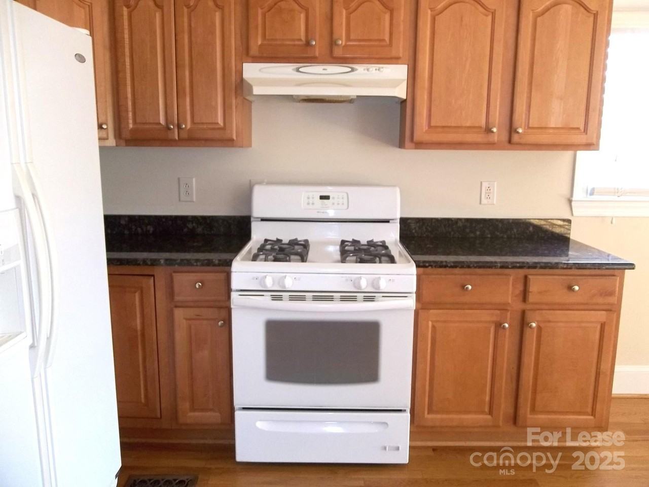 1830 Hall Ave - Photo 6 of 23