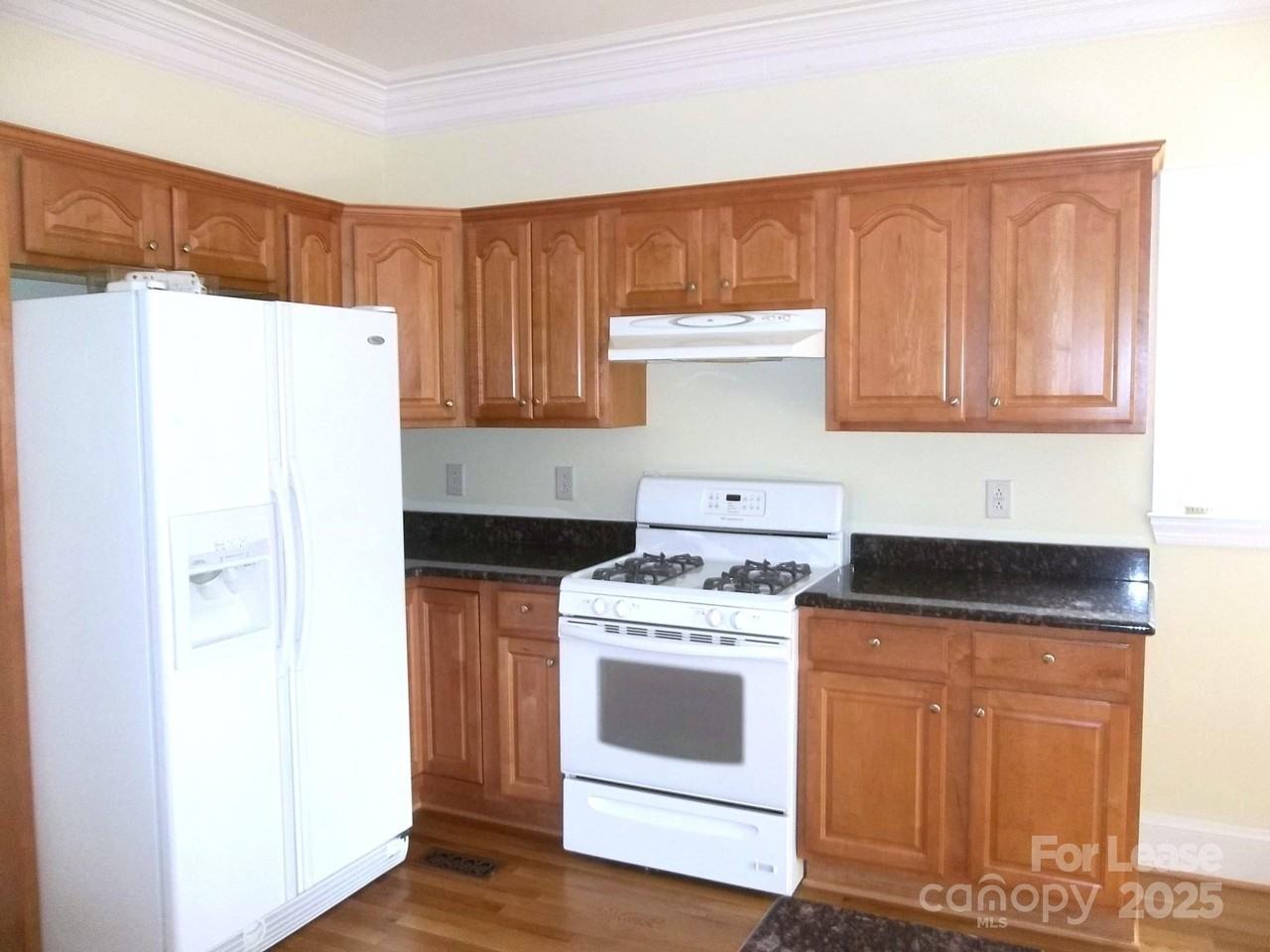 1830 Hall Ave - Photo 7 of 23