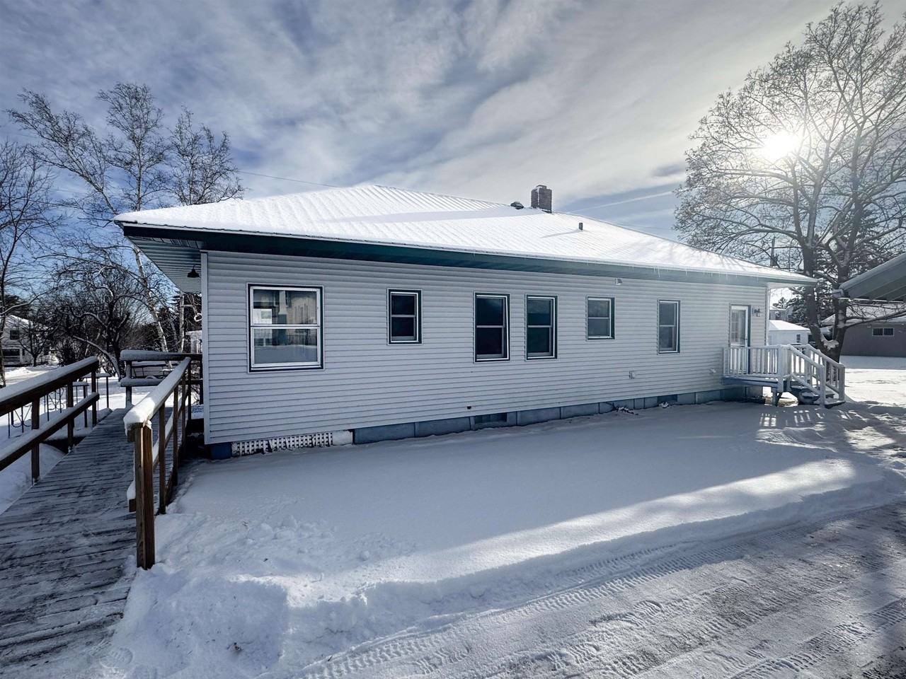 315 3rd Ave E - Photo 2 of 14