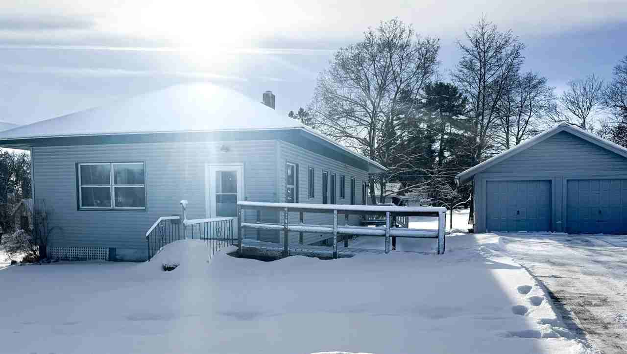 315 3rd Ave E - Photo 4 of 14