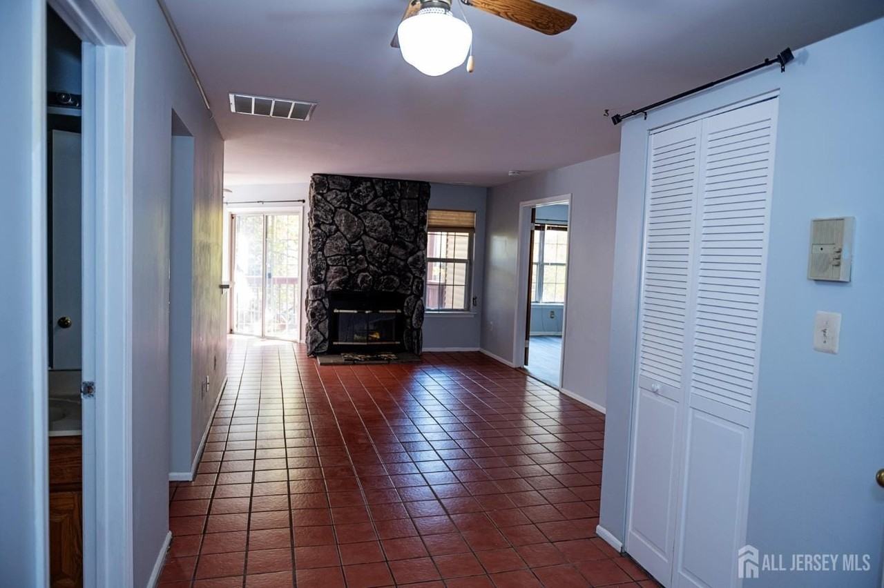 2162 Ash Ct - Photo 3 of 29