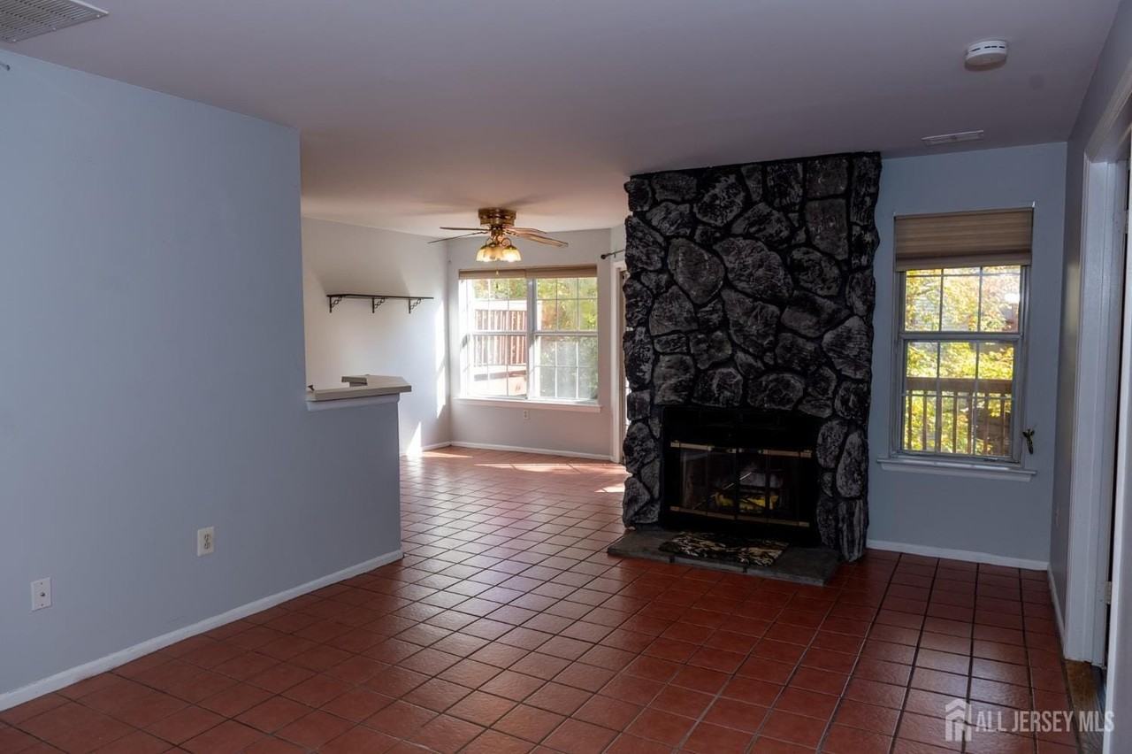 2162 Ash Ct - Photo 4 of 29