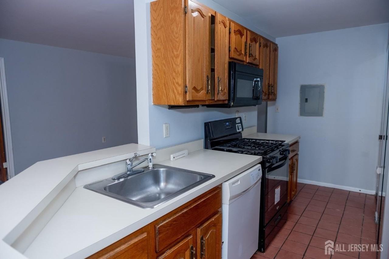 2162 Ash Ct - Photo 5 of 29