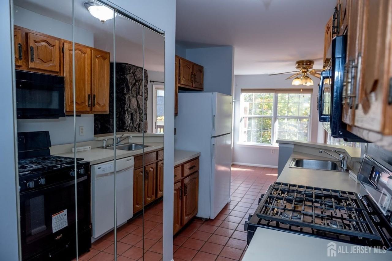 2162 Ash Ct - Photo 7 of 29