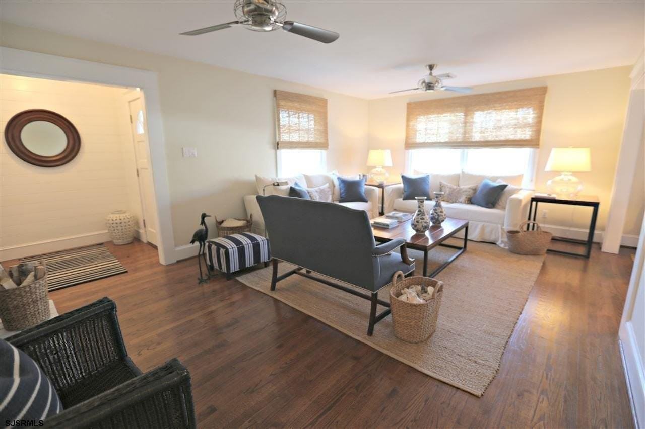 8102 Marshall Ave - Photo 3 of 23