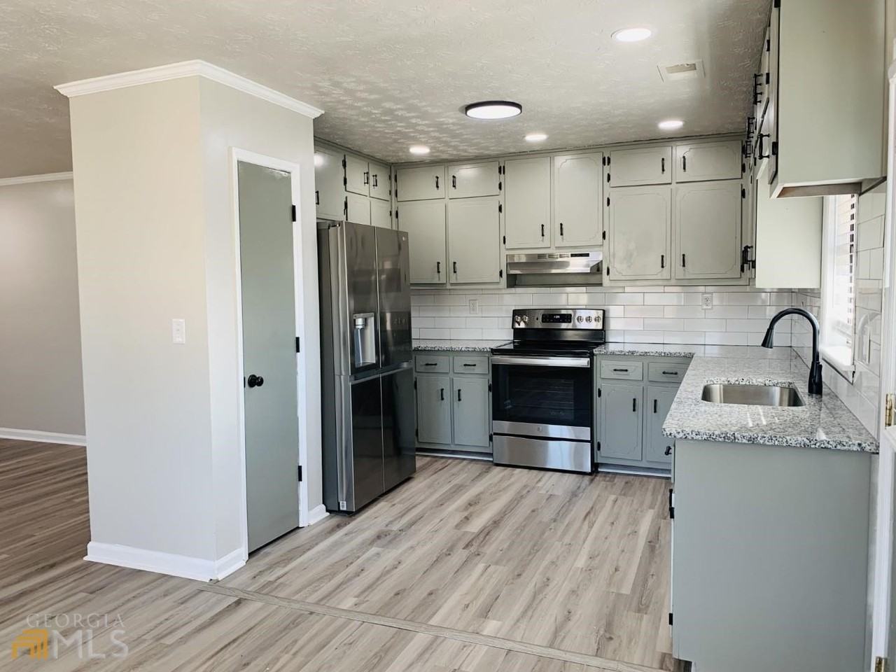 802 Bedford Bay Trl - Photo 7 of 30