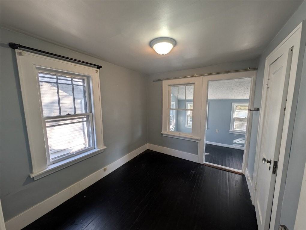 1675 W 9th St - Photo 5 of 7