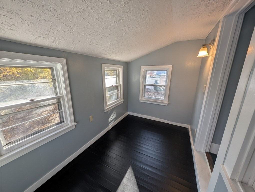 1675 W 9th St - Photo 6 of 7