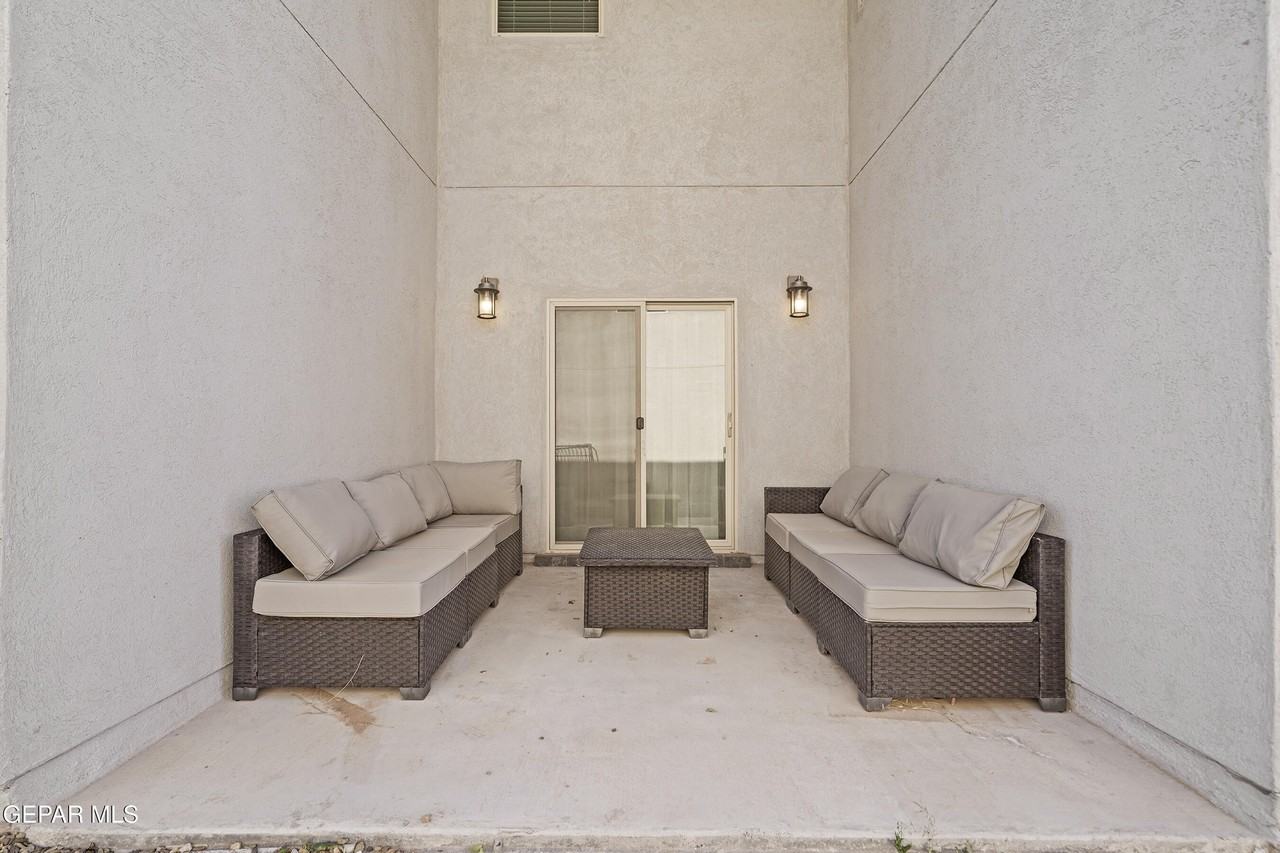 4524 Mcbee Ct - Photo 4 of 41