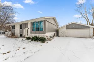 featured image of 2602 Oakwood Dr