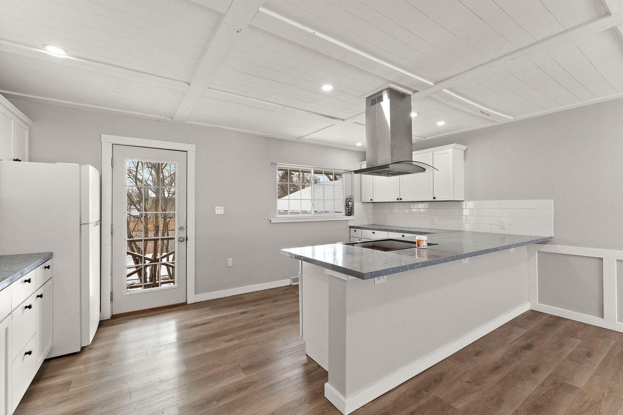 2602 Oakwood Dr - Photo 4 of 25