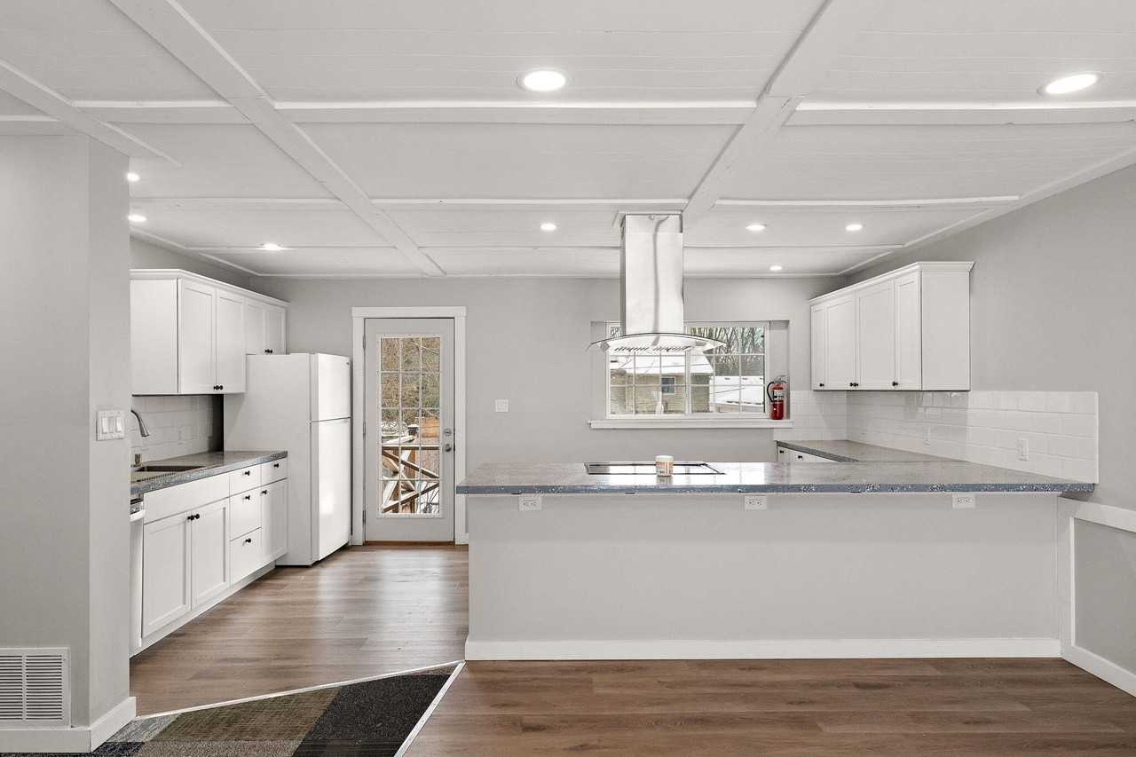 2602 Oakwood Dr - Photo 6 of 25