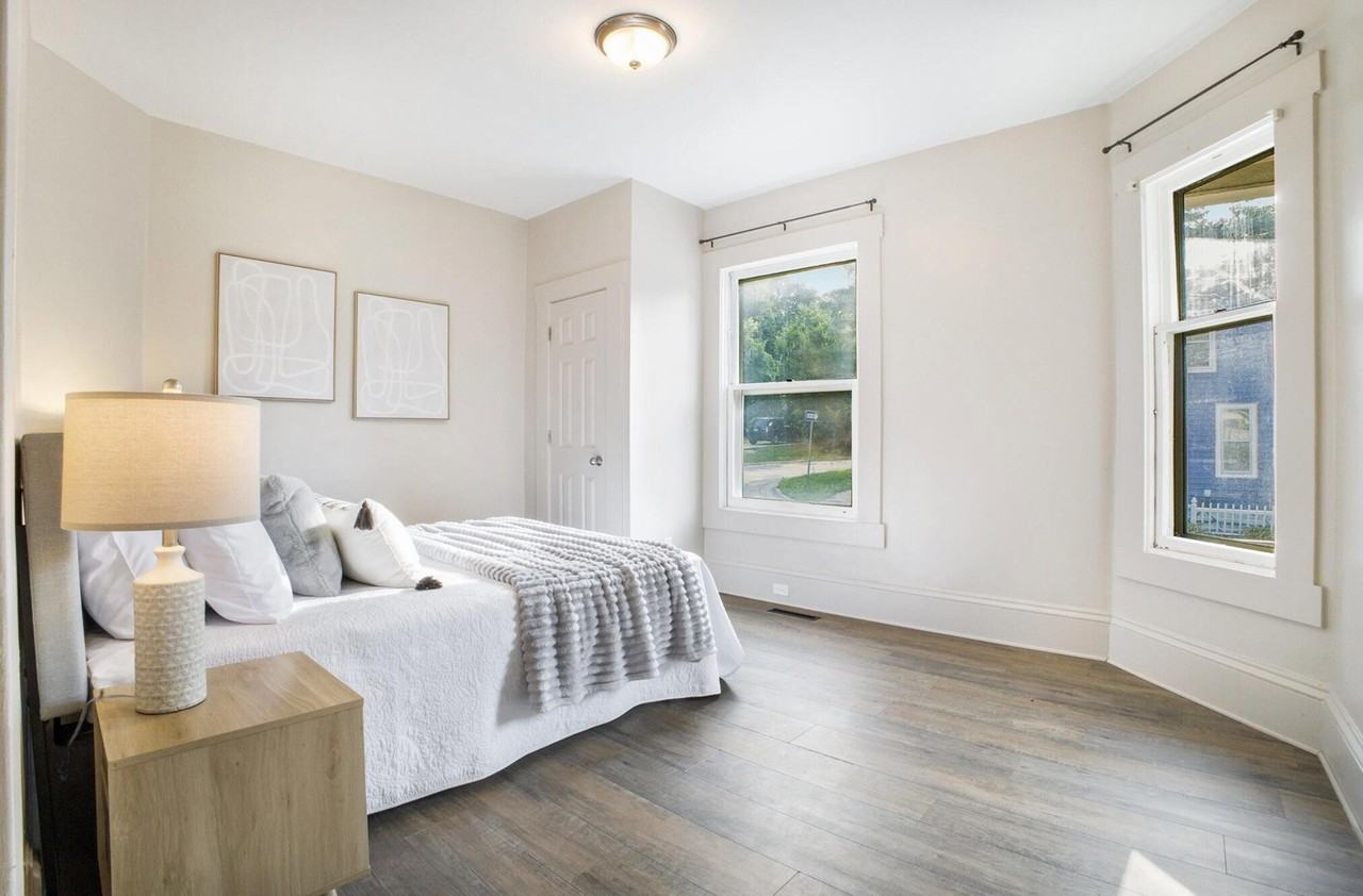 311 Robey Pl Se - Photo 4 of 18