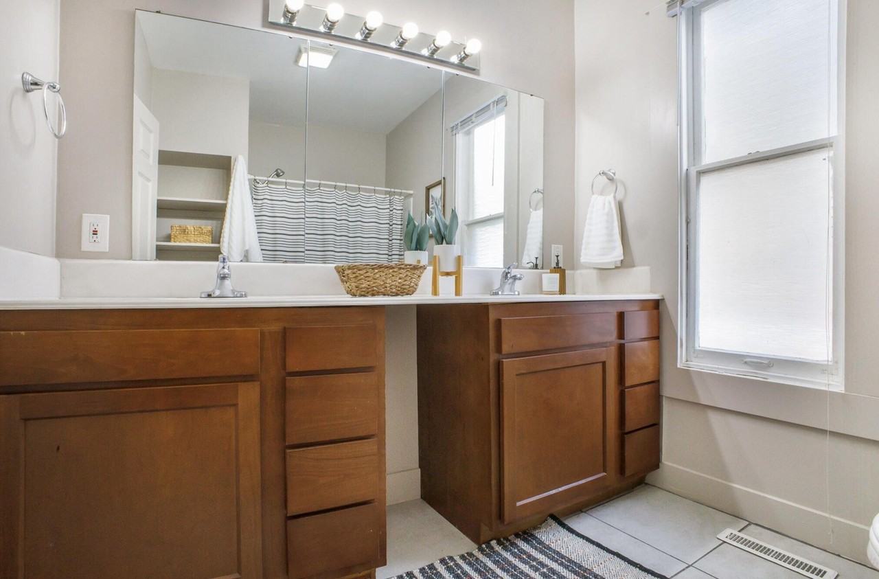 311 Robey Pl Se - Photo 5 of 18