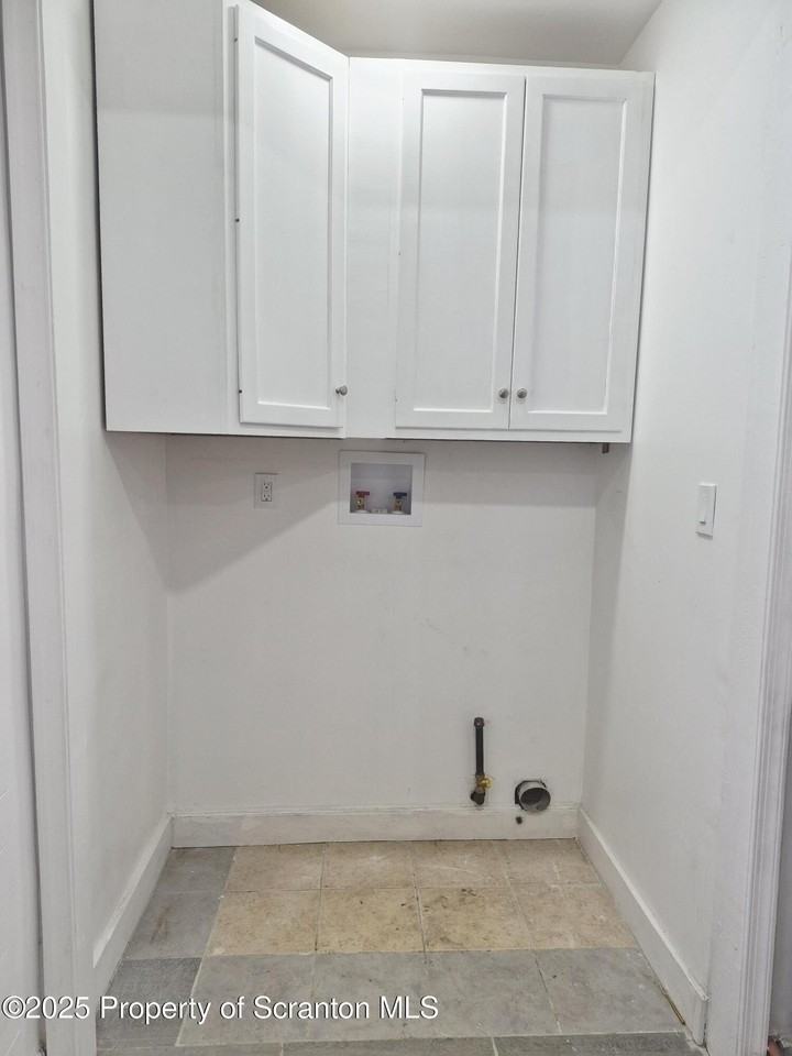 1758 Wayne Ave - Photo 7 of 20