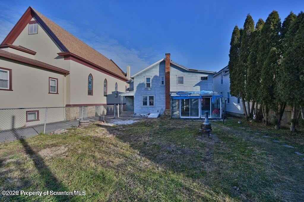 418 E Market St - Photo 4 of 5