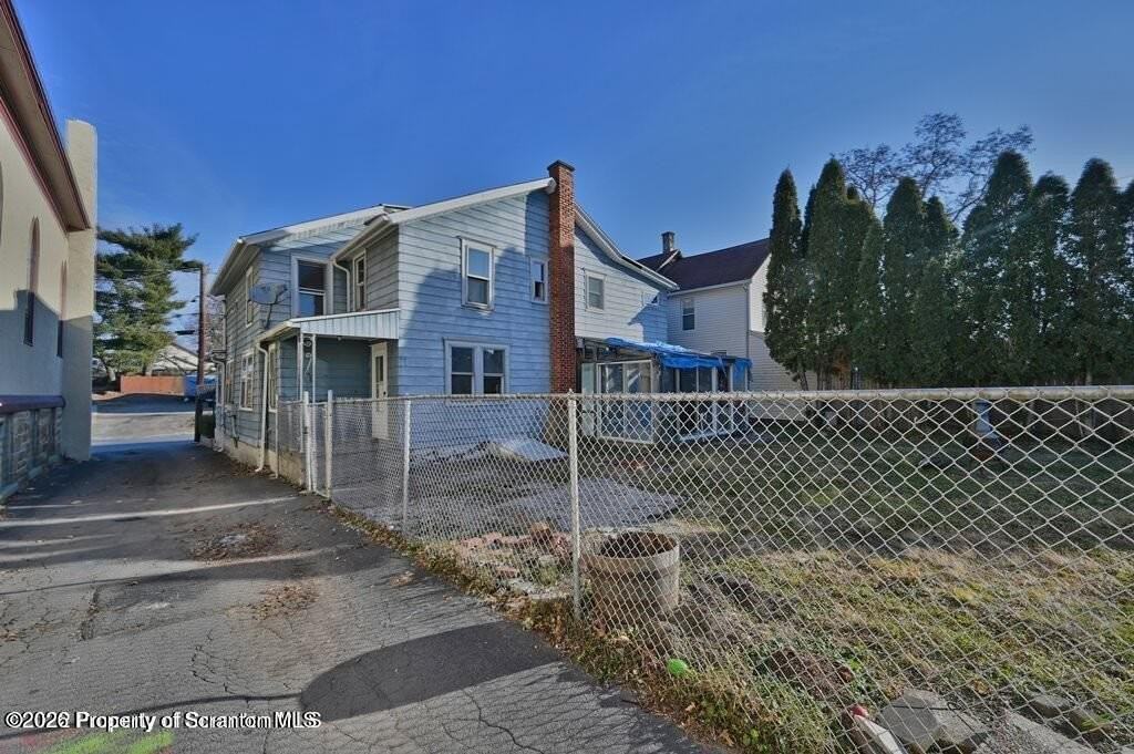 418 E Market St - Photo 5 of 5