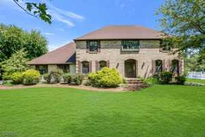 featured image of 34 Willow Brook Ln