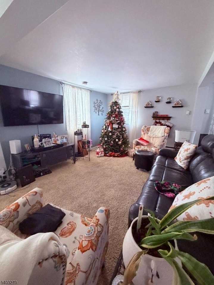 263 Kipp Ave - Photo 3 of 15