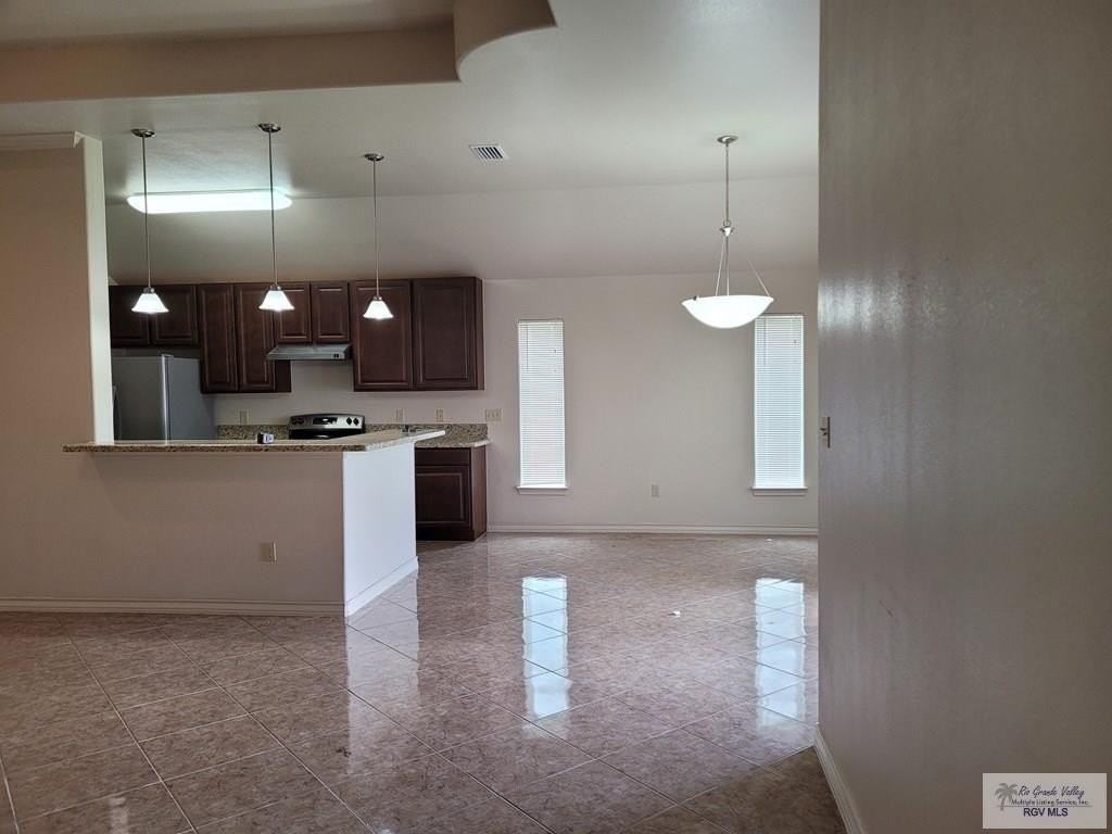 5309 Artesia Cir - Photo 4 of 18