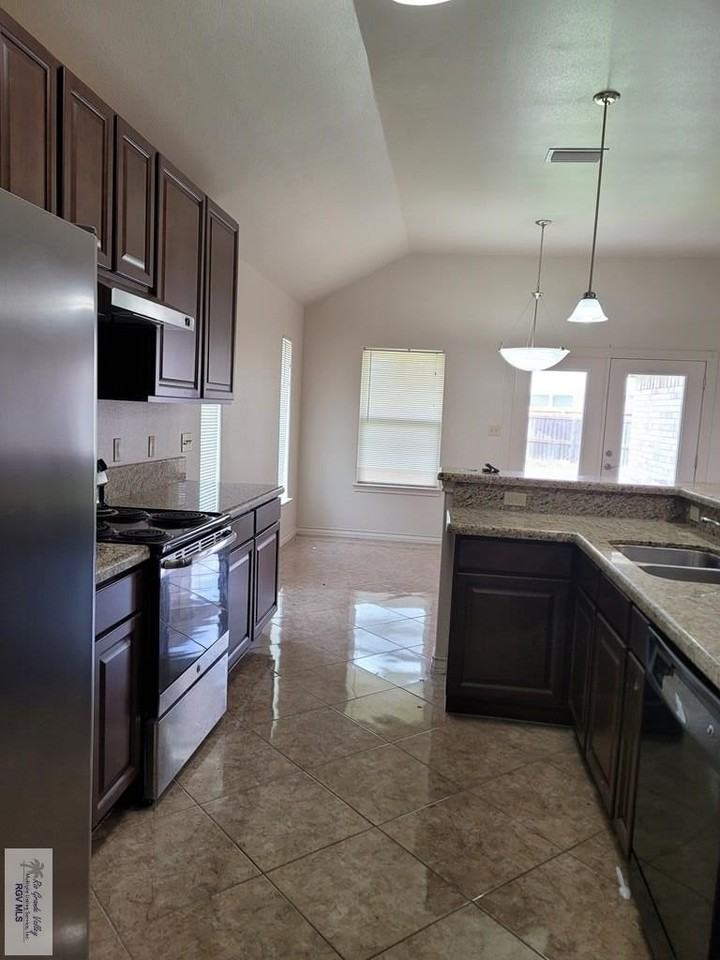 5309 Artesia Cir - Photo 5 of 18