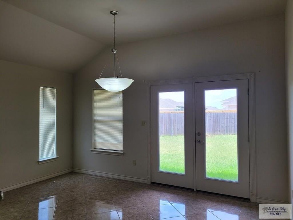 5309 Artesia Cir - Photo 6 of 18