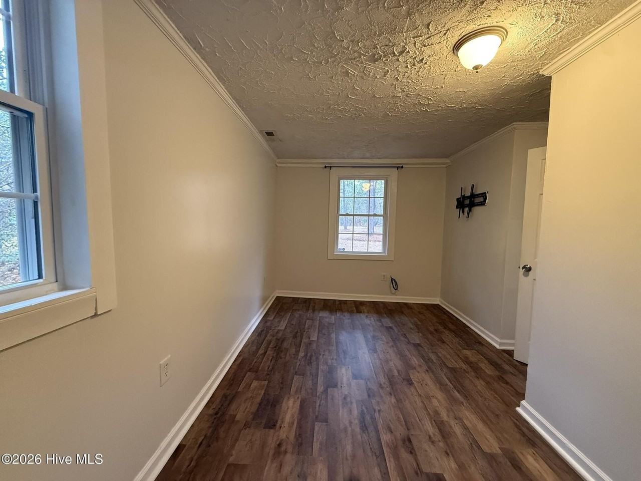 235 N Pecan St - Photo 6 of 18