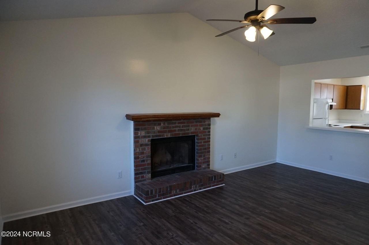 2705 Brookfield Dr - Photo 4 of 19