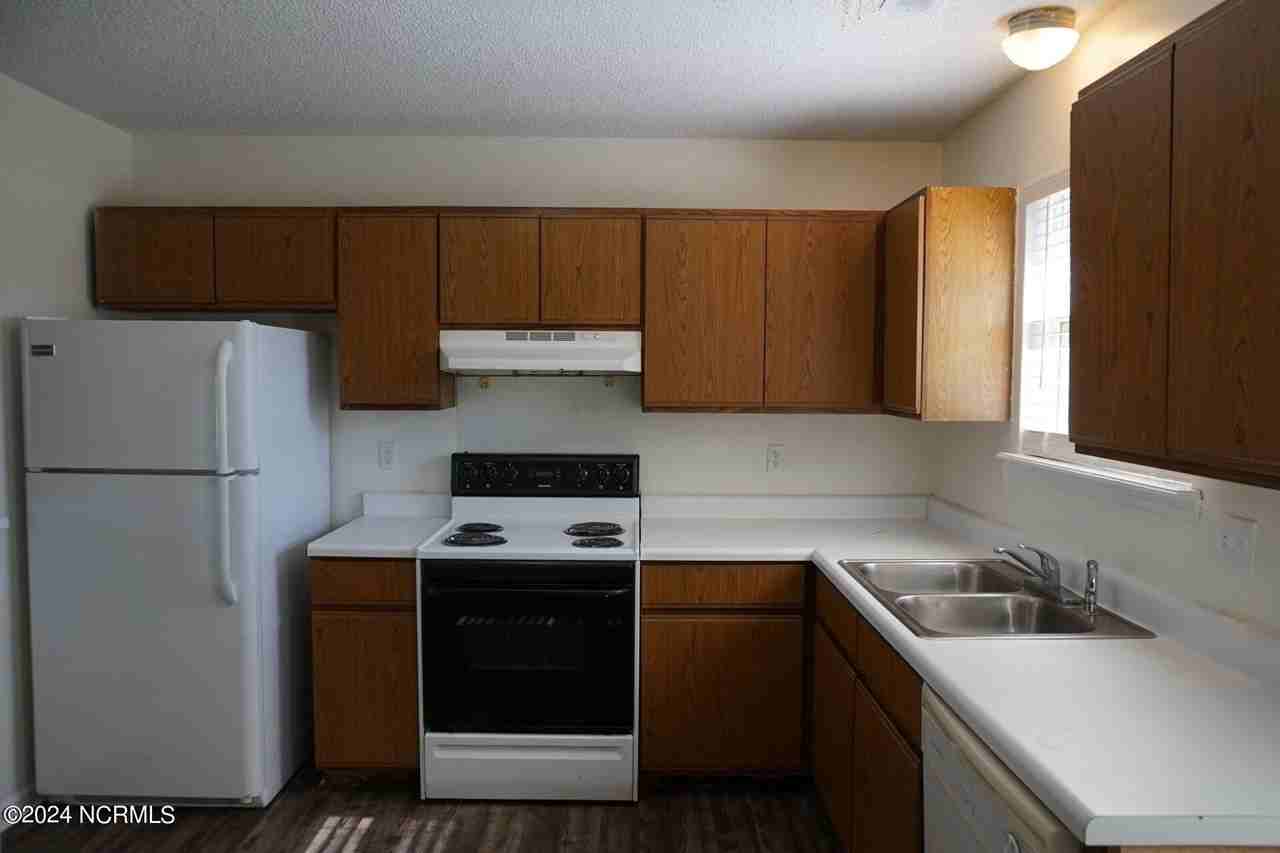 2705 Brookfield Dr - Photo 7 of 19